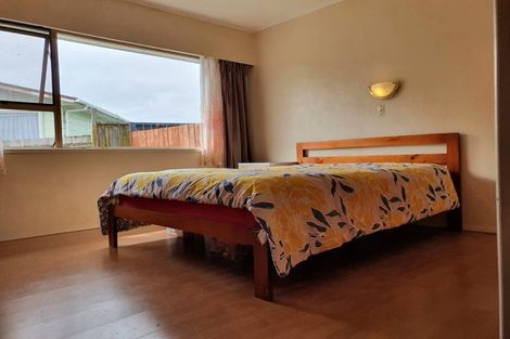 Photo of property in 1 Halberg Street, Glenfield, Auckland, 0629