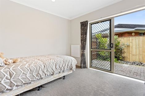 Photo of property in Waimanu Bay Village, 9/1 Piriti Drive, Te Atatu Peninsula, Auckland, 0610