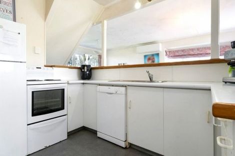 Photo of property in 6 Grendon Road, Titirangi, Auckland, 0604