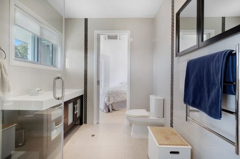 Photo of property in 7 Fenton Terrace, Cockle Bay, Auckland, 2014