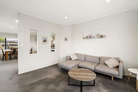 Photo of property in 51 Queen Mary Avenue, New Lynn, Auckland, 0600