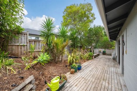 Photo of property in 2/43 Ravenwood Drive, Forrest Hill, Auckland, 0620