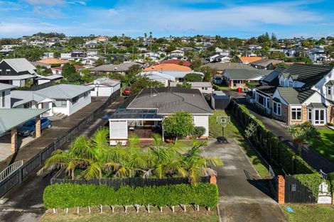 Photo of property in 40 Walton Street, Red Beach, 0932