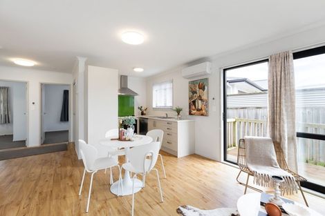 Photo of property in 27 Collins Road, Melville, Hamilton, 3206