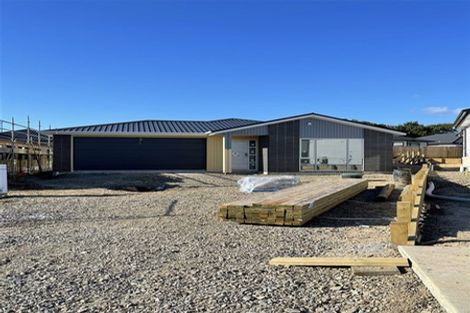 Photo of property in 45 Vinistra Road, Kumeu, 0810