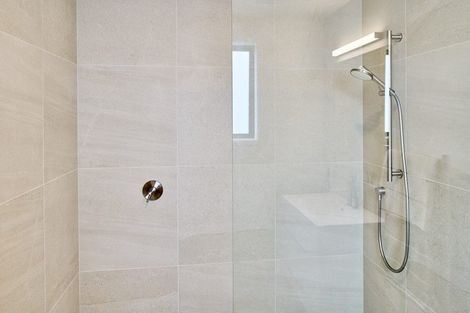 Photo of property in 33 Holystone Road, Whitby, Porirua, 5024