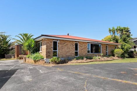 Photo of property in 102 Arran Road, Browns Bay, Auckland, 0630