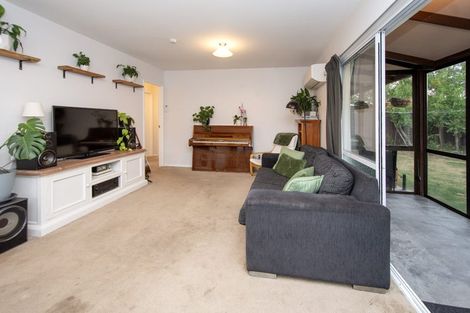 Photo of property in 2/74 Inwoods Road, Parklands, Christchurch, 8083