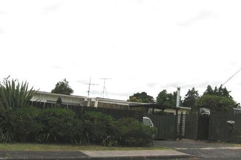 Photo of property in 2/52 Chippendale Crescent, Birkdale, Auckland, 0626