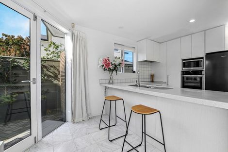 Photo of property in 34 Aikmans Road, Merivale, Christchurch, 8014