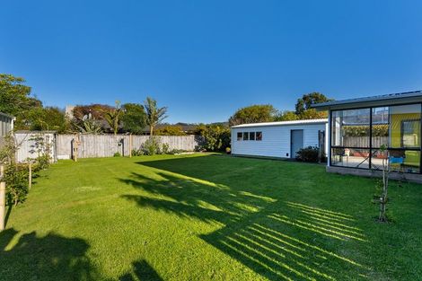 Photo of property in 5 Kaitake Place, Oakura, 4314