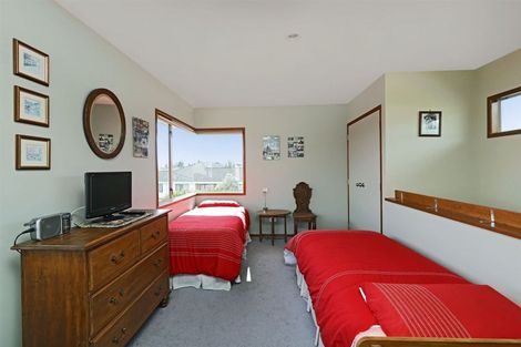 Photo of property in 6 Saint Hill Rise, Havelock North, 4130