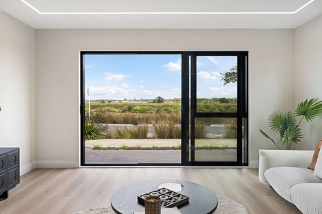 Photo of property in 51 Emerald Avenue, Rosehill, Papakura, 2113