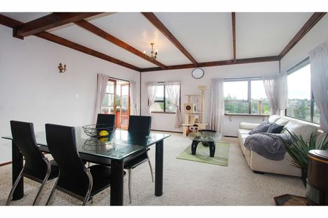 Photo of property in 1/52 Pupuke Road, Hillcrest, Auckland, 0627