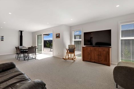 Photo of property in 1 Corsica Court, Fitzherbert, Palmerston North, 4410