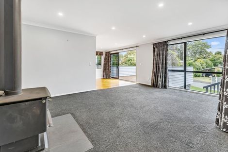 Photo of property in 2/16 Hillcrest Avenue, Hillcrest, Auckland, 0627