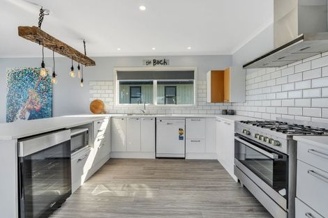 Photo of property in 4 Tua Tua Place, Baylys Beach, 0377