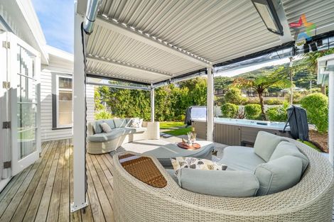 Photo of property in 10 Golf Road, Manor Park, Lower Hutt, 5019