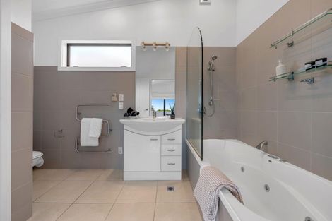 Photo of property in 2/32 Gills Road, Bucklands Beach, Auckland, 2014