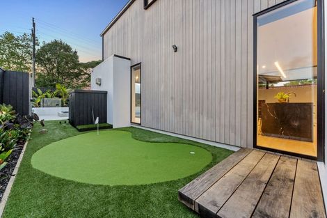 Photo of property in 17a Roland Road, Greenhithe, Auckland, 0632