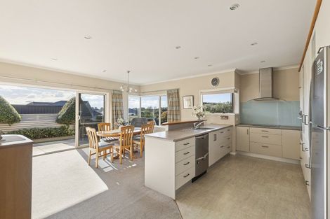 Photo of property in 5 Vardon Way, Waiwhakaiho, New Plymouth, 4312