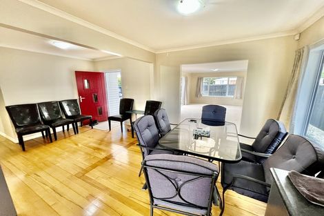 Photo of property in 8 Border Road, Henderson, Auckland, 0612