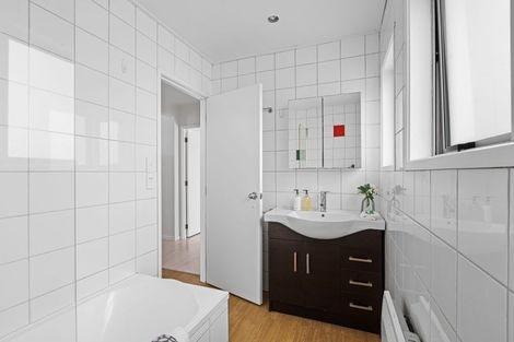 Photo of property in 2/30a Glenvar Road, Torbay, Auckland, 0630