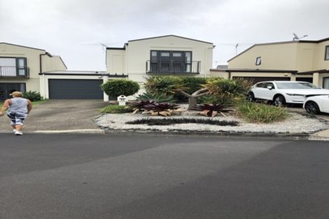 Photo of property in 52 Provence Esplanade, Te Atatu Peninsula, Auckland, 0610
