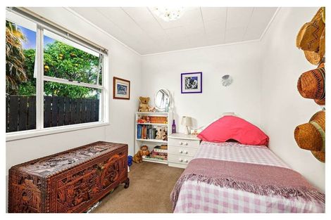 Photo of property in 2 Allington Road, Massey, Auckland, 0614