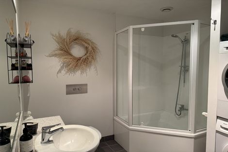 Photo of property in St Peters Apartments, 2e/192 Willis Street, Te Aro, Wellington, 6011