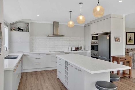 Photo of property in 6 Hunter Lane, Amberley, 7410