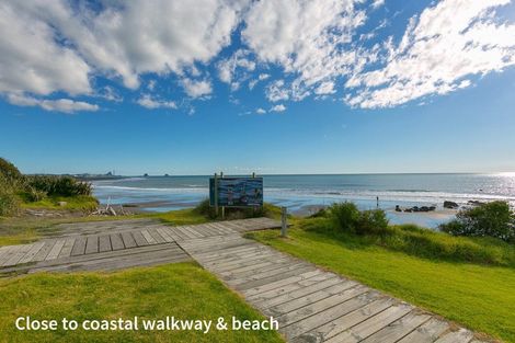 Photo of property in 5 Augusta Grove, Waiwhakaiho, New Plymouth, 4312