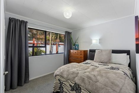 Photo of property in 56a Rewarewa Crescent, Waikanae, 5036