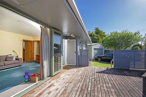 Photo of property in 85 Gloria Avenue, Te Atatu Peninsula, Auckland, 0610