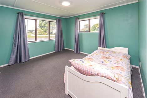 Photo of property in 24 Selwyn Crescent, College Estate, Whanganui, 4500