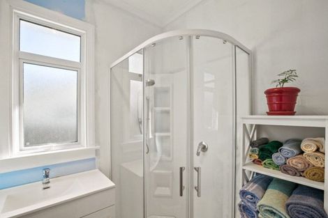 Photo of property in 41 Omata Road, Marfell, New Plymouth, 4310