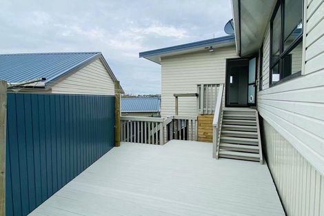 Photo of property in 11 Sumich Place, West Harbour, Auckland, 0618