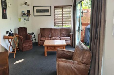 Photo of property in 2/224 Forrest Hill Road, Forrest Hill, Auckland, 0620