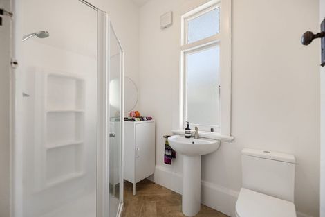 Photo of property in 5 Aikmans Road, Merivale, Christchurch, 8014