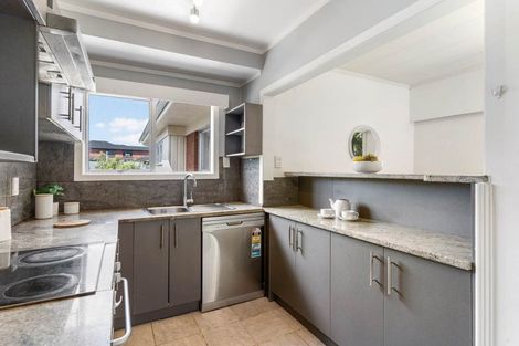 Photo of property in 1/64 Parker Avenue, Titirangi, Auckland, 0604