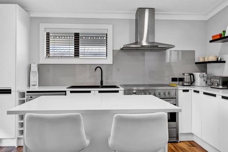 Photo of property in 42 Collins Street, Hawera, 4610