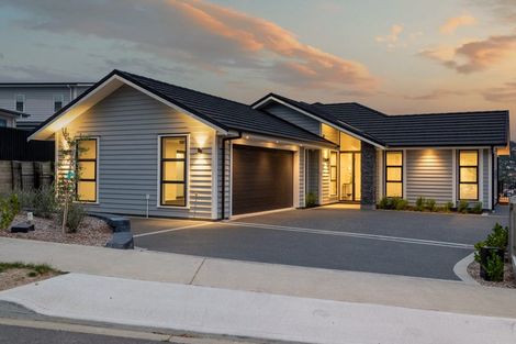 Photo of property in 54 Farnworth Terrace, Glenside, Wellington, 6037