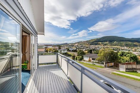 Photo of property in 14 Katarina Grove, Tawa, Wellington, 5028