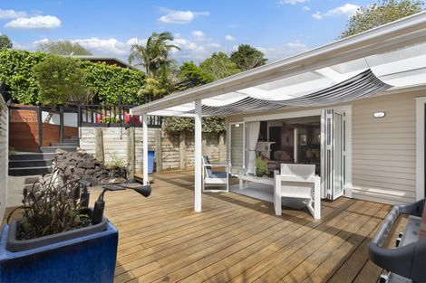 Photo of property in 11 Rangeview Road, Sunnyvale, Auckland, 0612