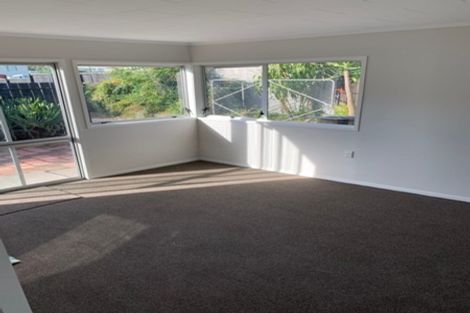 Photo of property in 8 Keeling Road, Henderson, Auckland, 0612