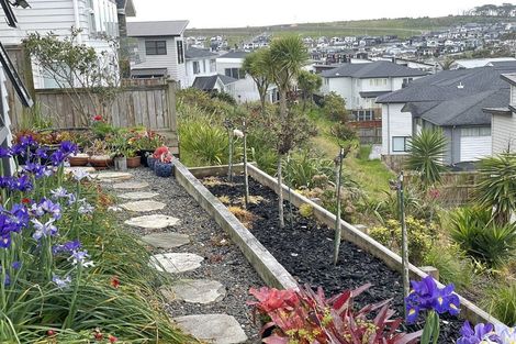 Photo of property in 39 Headland Drive, Long Bay, Auckland, 0630