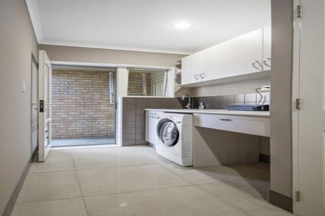 Photo of property in 40 Moyrus Crescent, East Tamaki Heights, Auckland, 2016