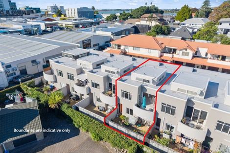 Photo of property in 4/29 Third Avenue, Tauranga, 3110