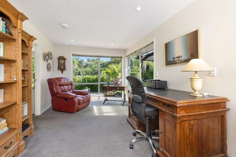 Photo of property in 5 Fendalton Place, Hatfields Beach, Orewa, 0931