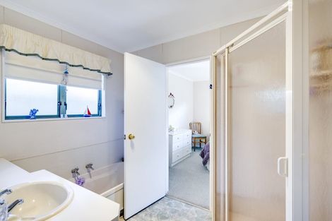 Photo of property in 17 Pukekura Place, Taradale, Napier, 4112